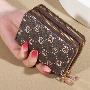 NWT MONOGRAMMED DOUBLE ZIP CARD HOLDER WALLET (2 COLOR OPTIONS)